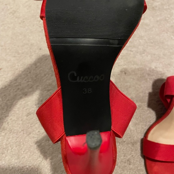 Red heels size 8 - Picture 3 of 3
